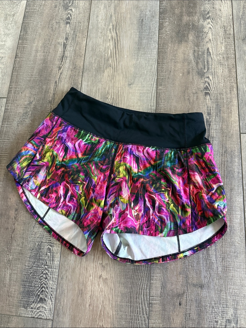 LULULEMON ATHLETIC SHORTS🌺